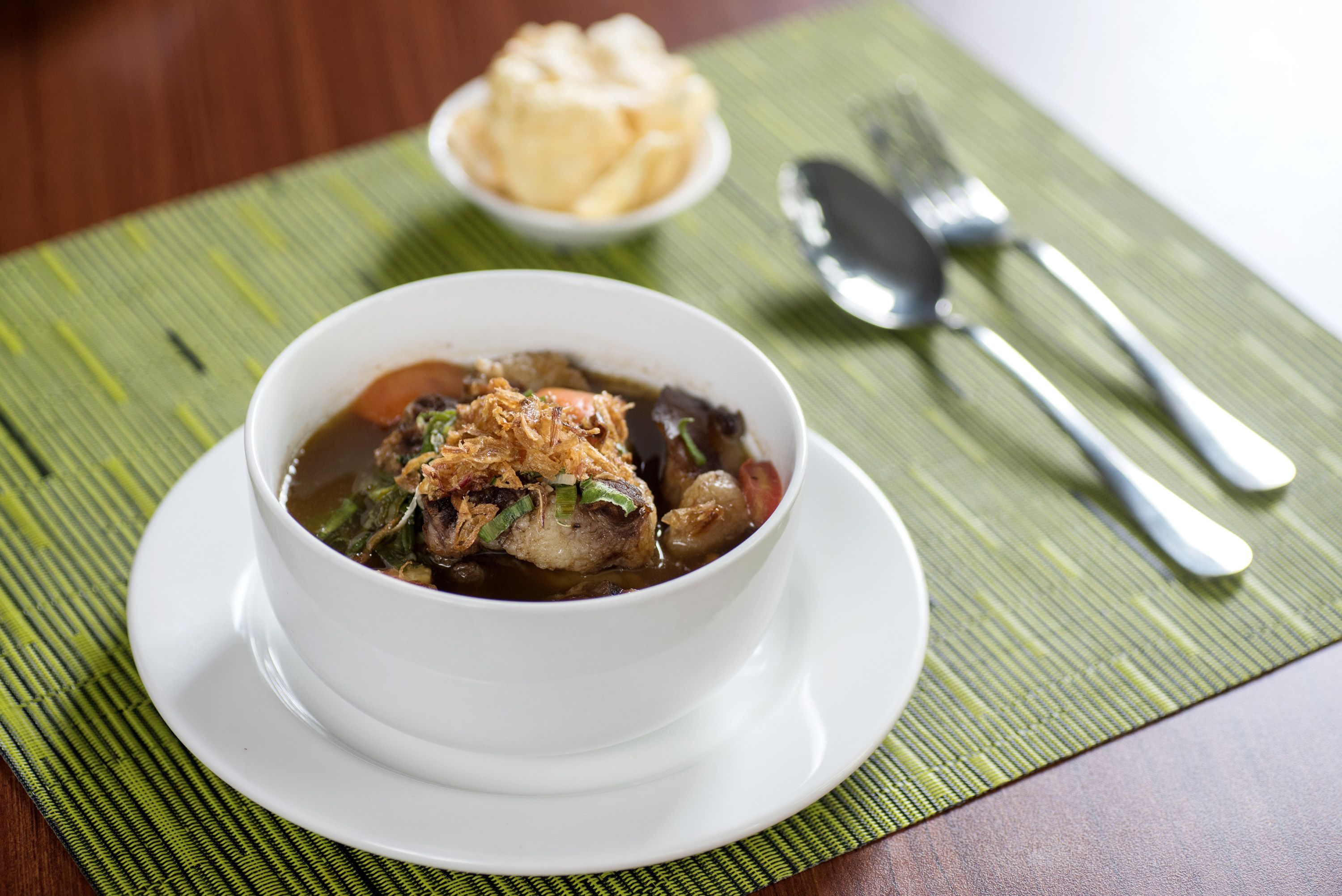 breakfast, lunch, dinner served; international cuisine