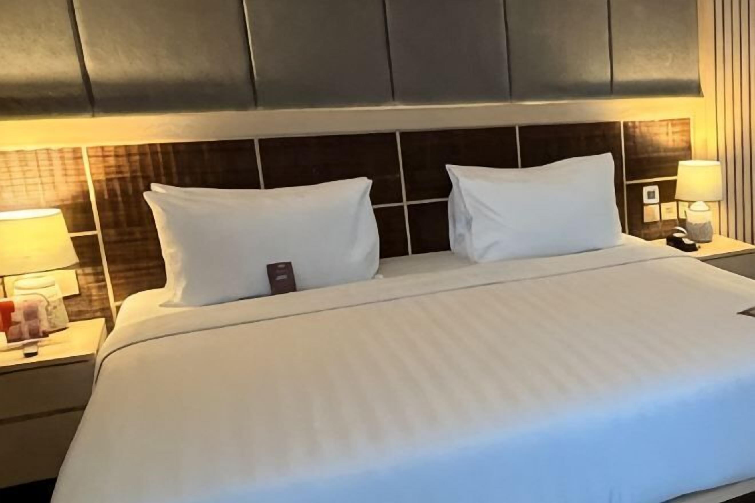 Premium bedding, in-room safe, desk, laptop workspace