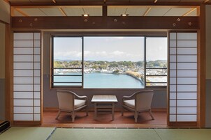 レイクビュー 和室12.5畳 (禁煙) | セーフティボックス (室内)、遮光カーテン、ベッドシーツ