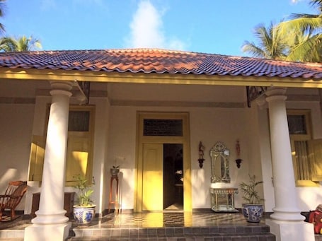 Fachada de la propiedad