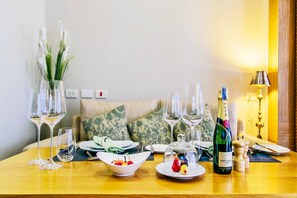 1 Bedroom Apartment | In-room dining - Villa Meesuk Residence (San Sai)
