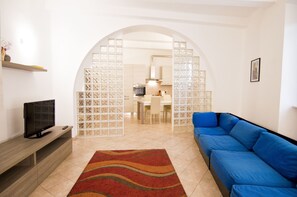 Apartamento, 2 quartos | Sala de estar