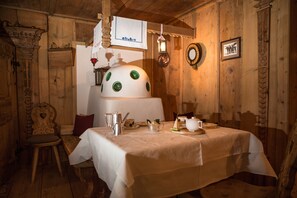 Xalet exclusiu | Zona de menjador de l'habitació
