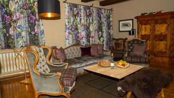 Chalet Brunnenhof | Area soggiorno | TV a schermo piatto