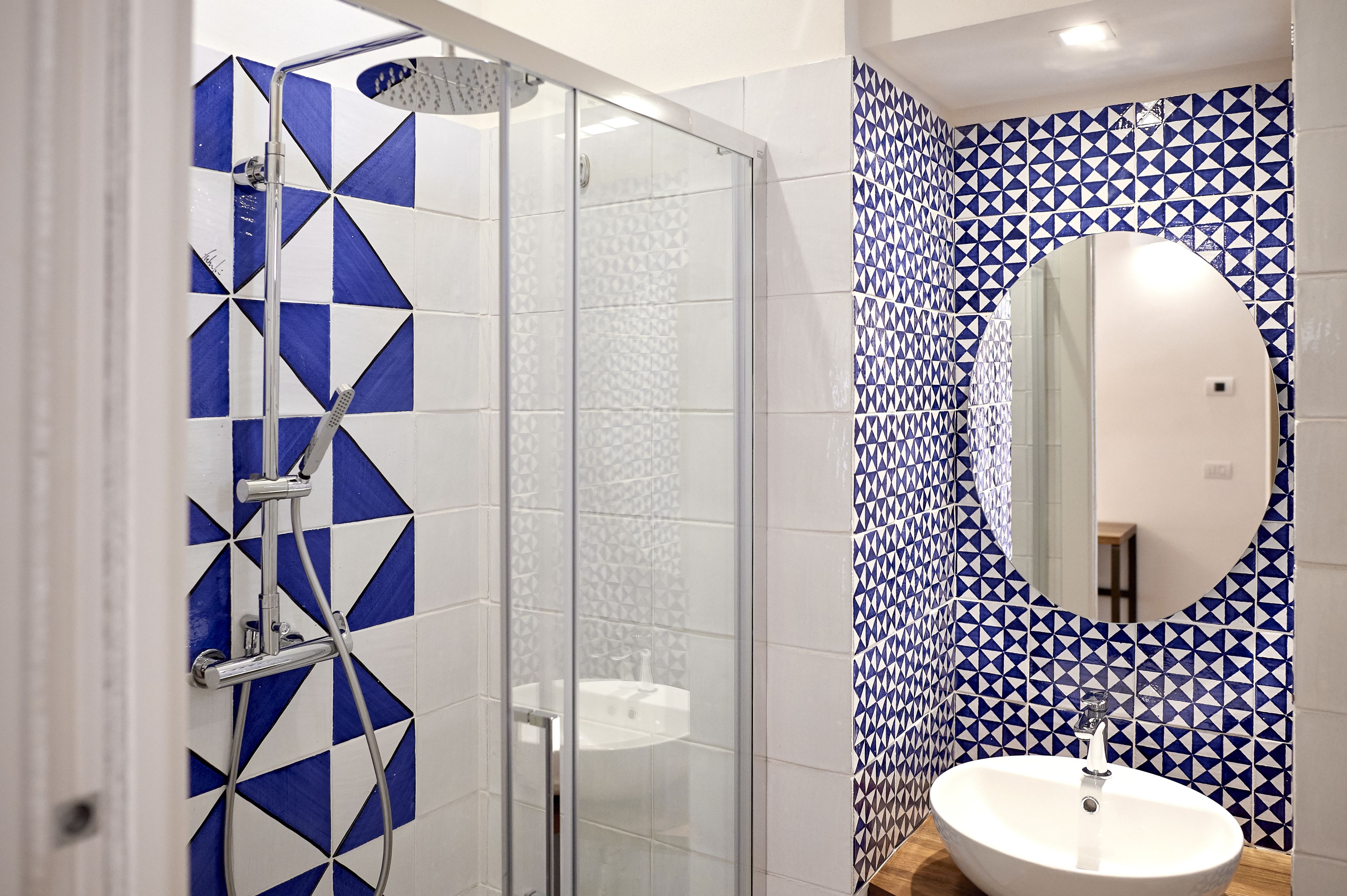 classic double room | bathroom | shower, free toiletries, hair dryer, towels