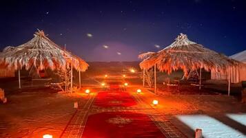 Literie de qualité supérieure, rideaux occultants, lits bébé (gratuits)