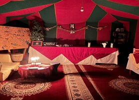 Premium bedding, blackout drapes, free cribs/infant beds