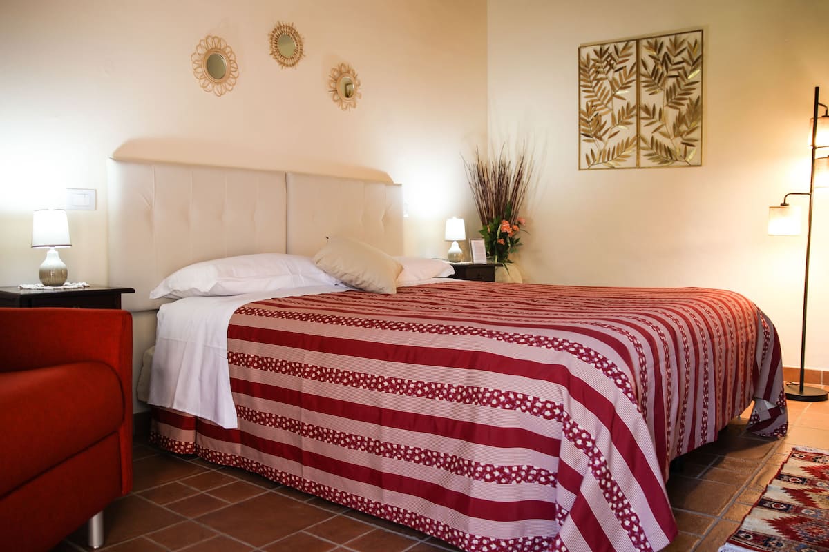 Camera Comfort con Letto Matrimoniale o 2 Letti Singoli 2 | Chăn bông, minibar, bàn, màn/rèm cản sáng 