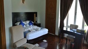 Executive Double or Twin Room - Myat Thinzar Hotel (Oattara Thiri Township)