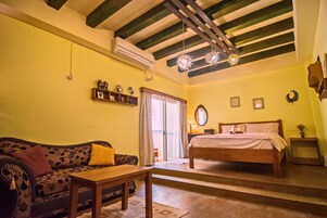 Kahden hengen superior-huone, 1 keskisuuri parisänky | Työpöytä, pimennysverhot, äänieristys, ilmainen Wi-Fi