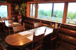 Café - Woody Life (Kamifurano)
