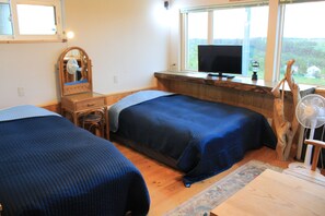 1 habitación, escritorio y ropa de cama 