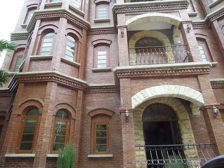 Fachada de la propiedad