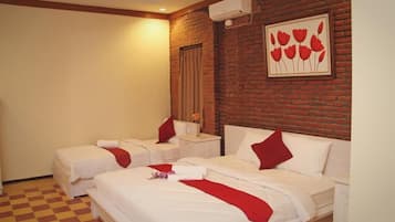 Escritorio, wifi gratis y ropa de cama