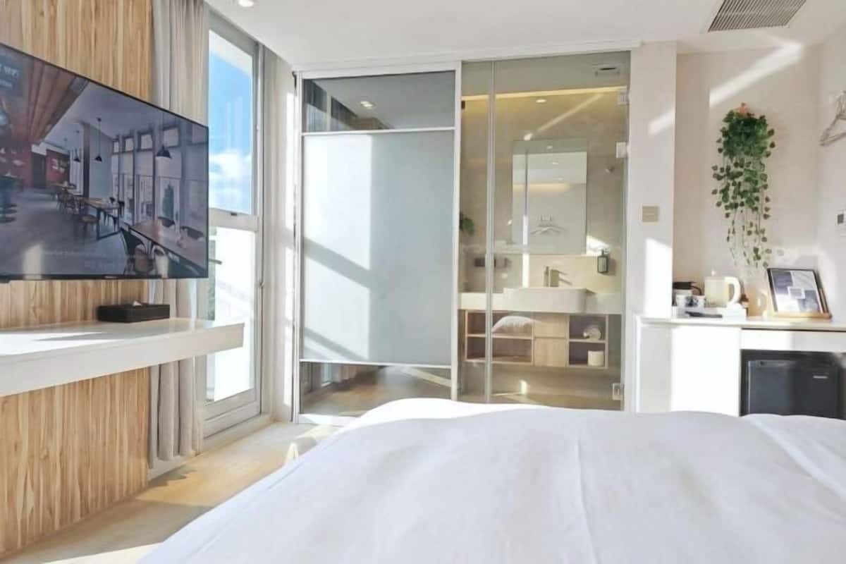 Ropa de cama de alta calidad, cubrecamas y escritorio