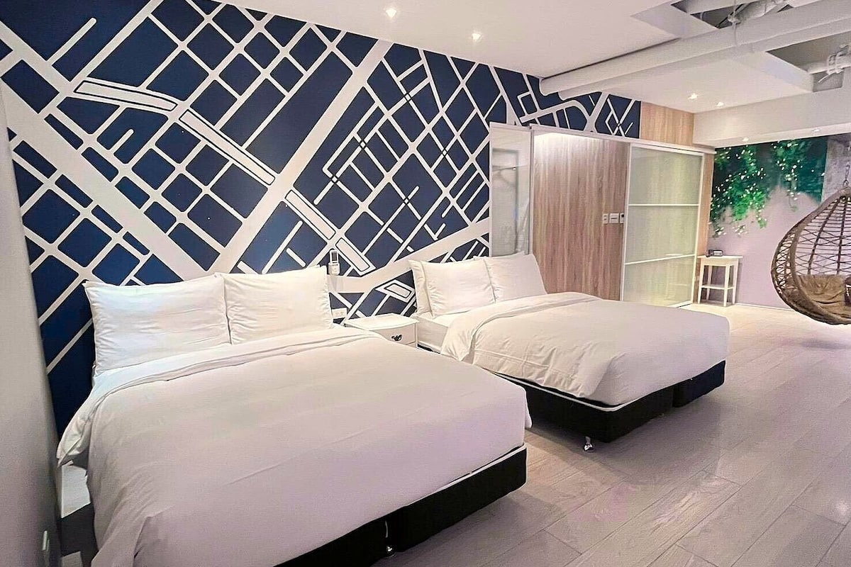 Quad/Family Room | Premium bedding, down duvets, desk, soundproofing