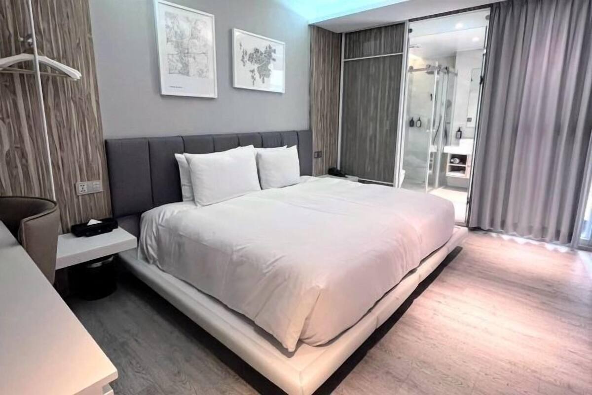 Roupas de cama premium, edredons de pluma, escrivaninha