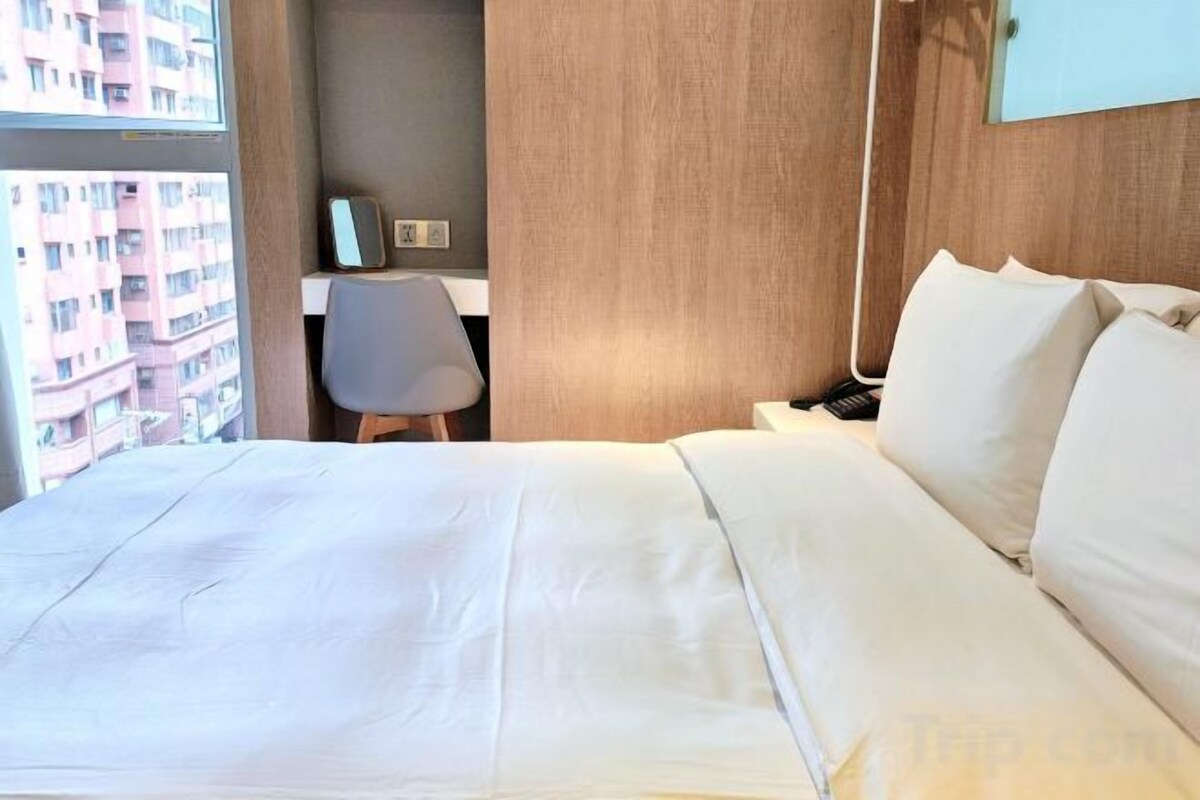 Literie de qualité, couette en duvet, bureau, système d’insonorisation