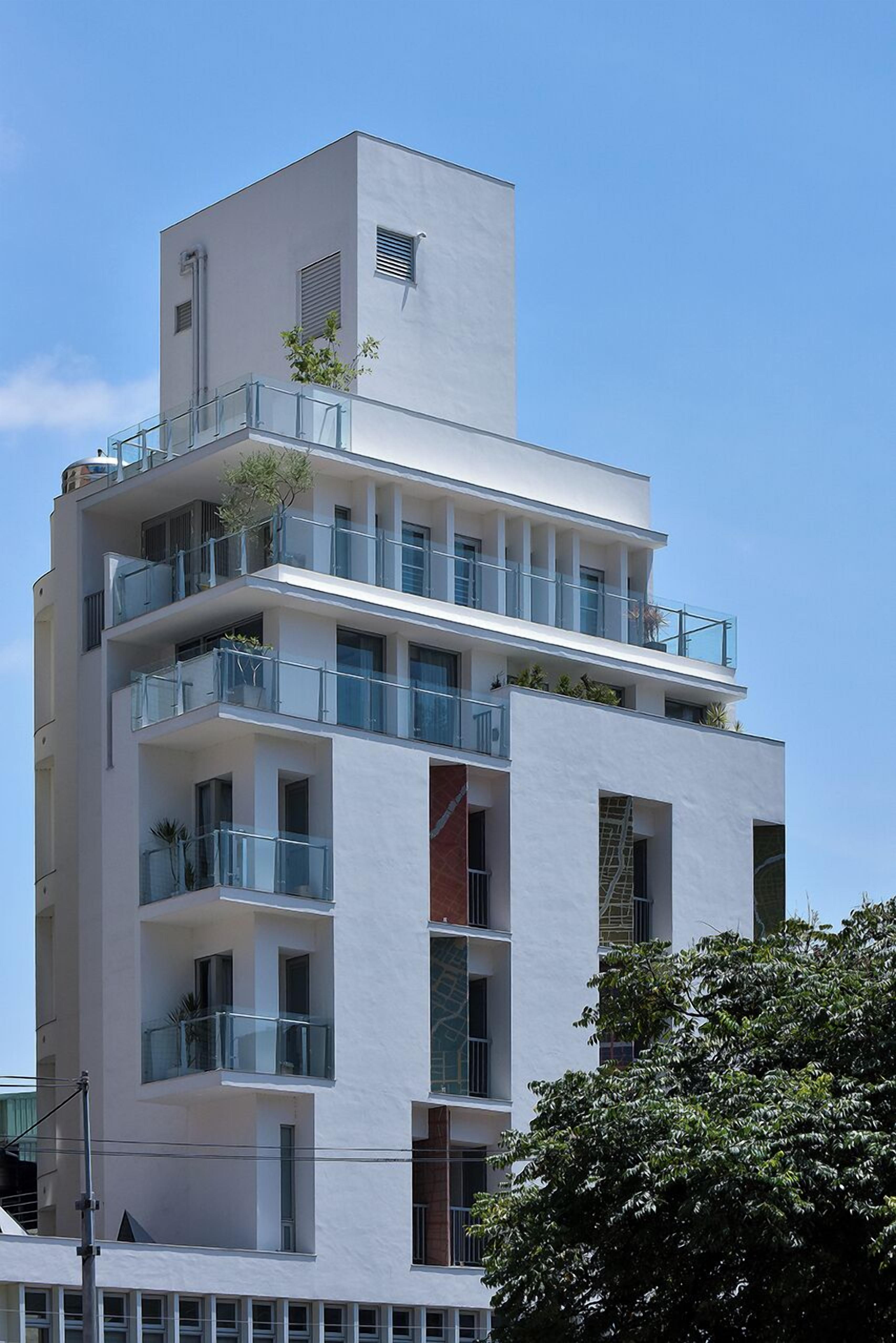 premium bedding, down duvets, desk, soundproofing