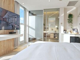 デラックス ダブルルーム (603) | 高級寝具、羽毛の掛け布団、デスク、防音設備