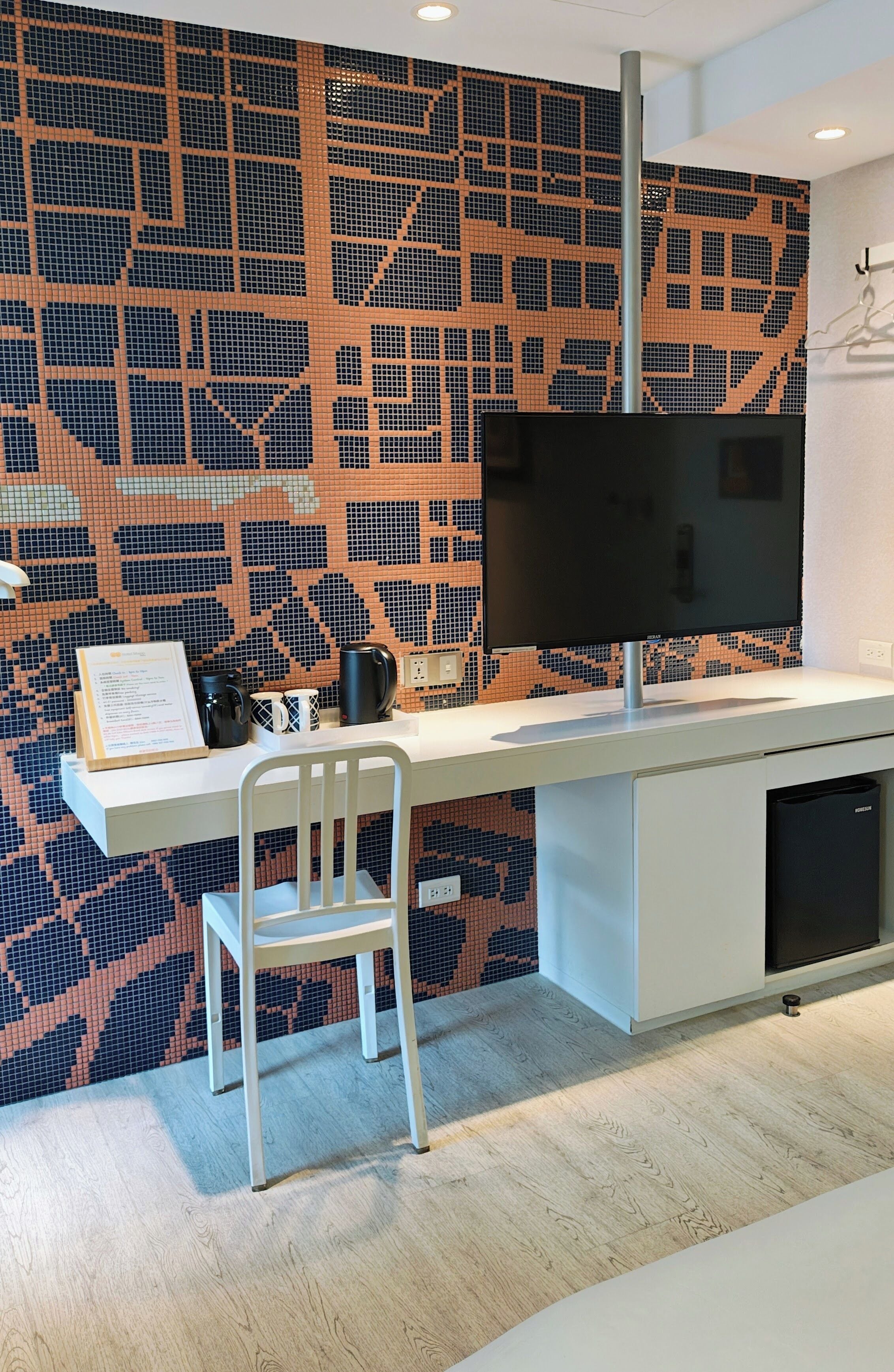 balcony double room | premium bedding, down duvets, desk, soundproofing