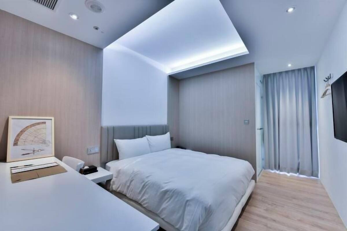 Roupas de cama premium, edredons de pluma, escrivaninha