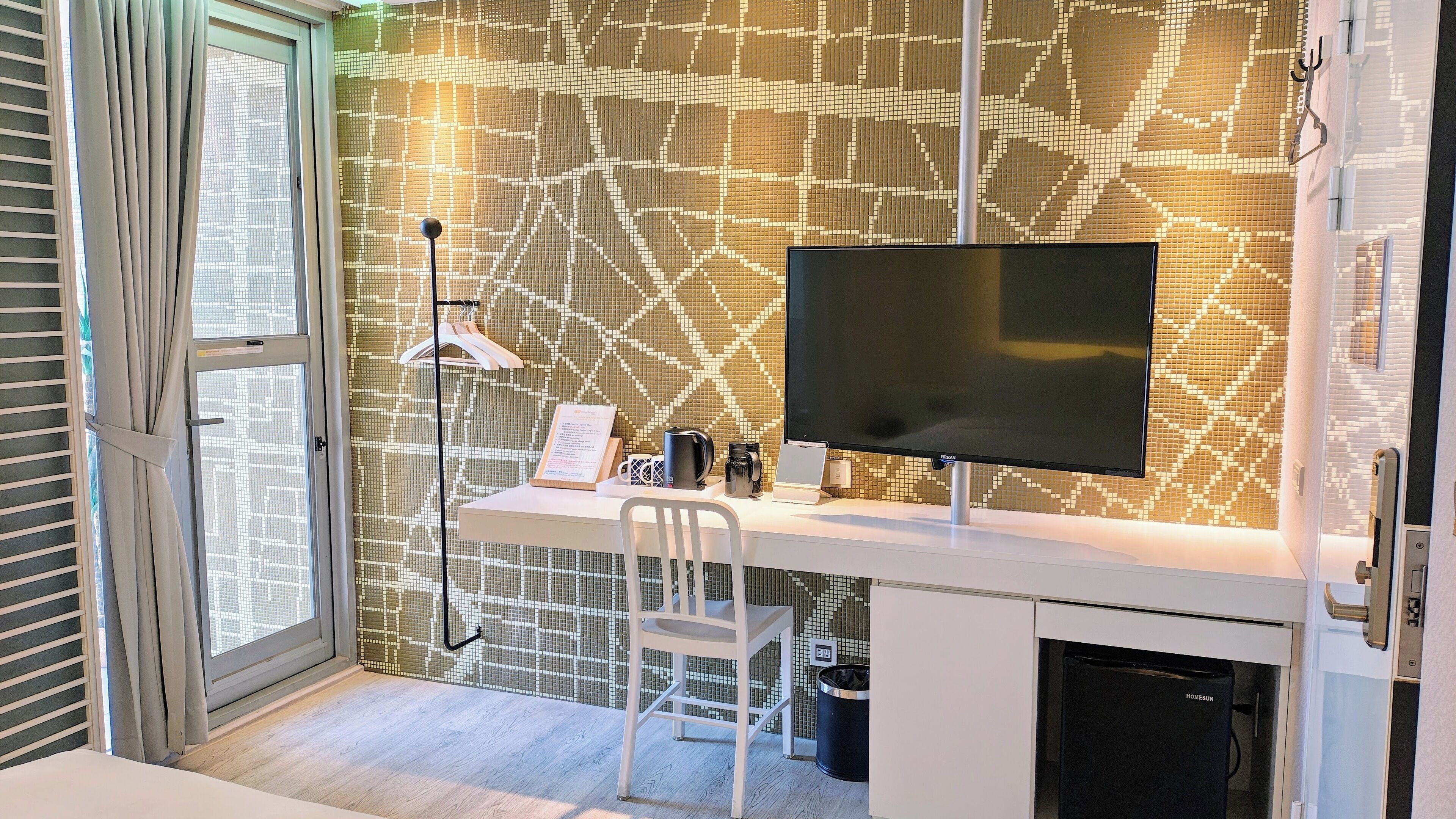 balcony double room | premium bedding, down duvets, desk, soundproofing