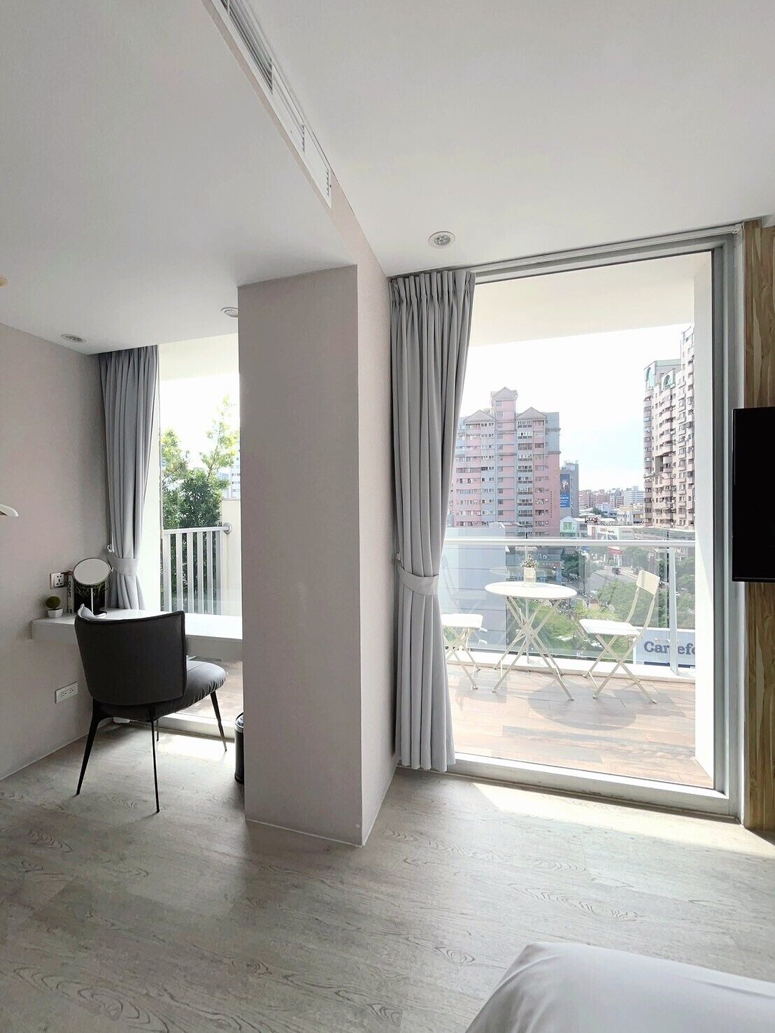 balcony deluxe double room | premium bedding, down duvets, desk, soundproofing