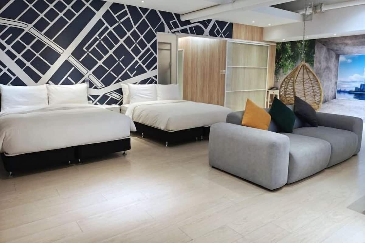 Ropa de cama de alta calidad, cubrecamas y escritorio