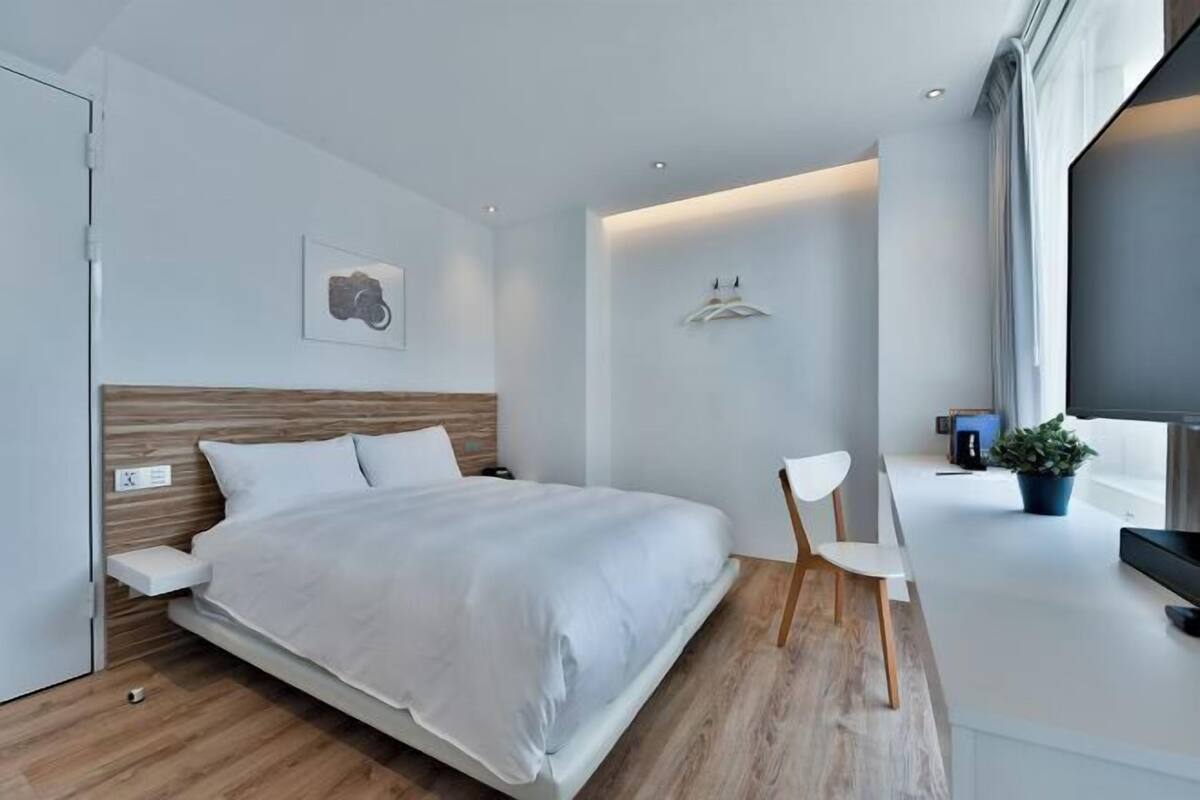 Roupas de cama premium, edredons de pluma, escrivaninha