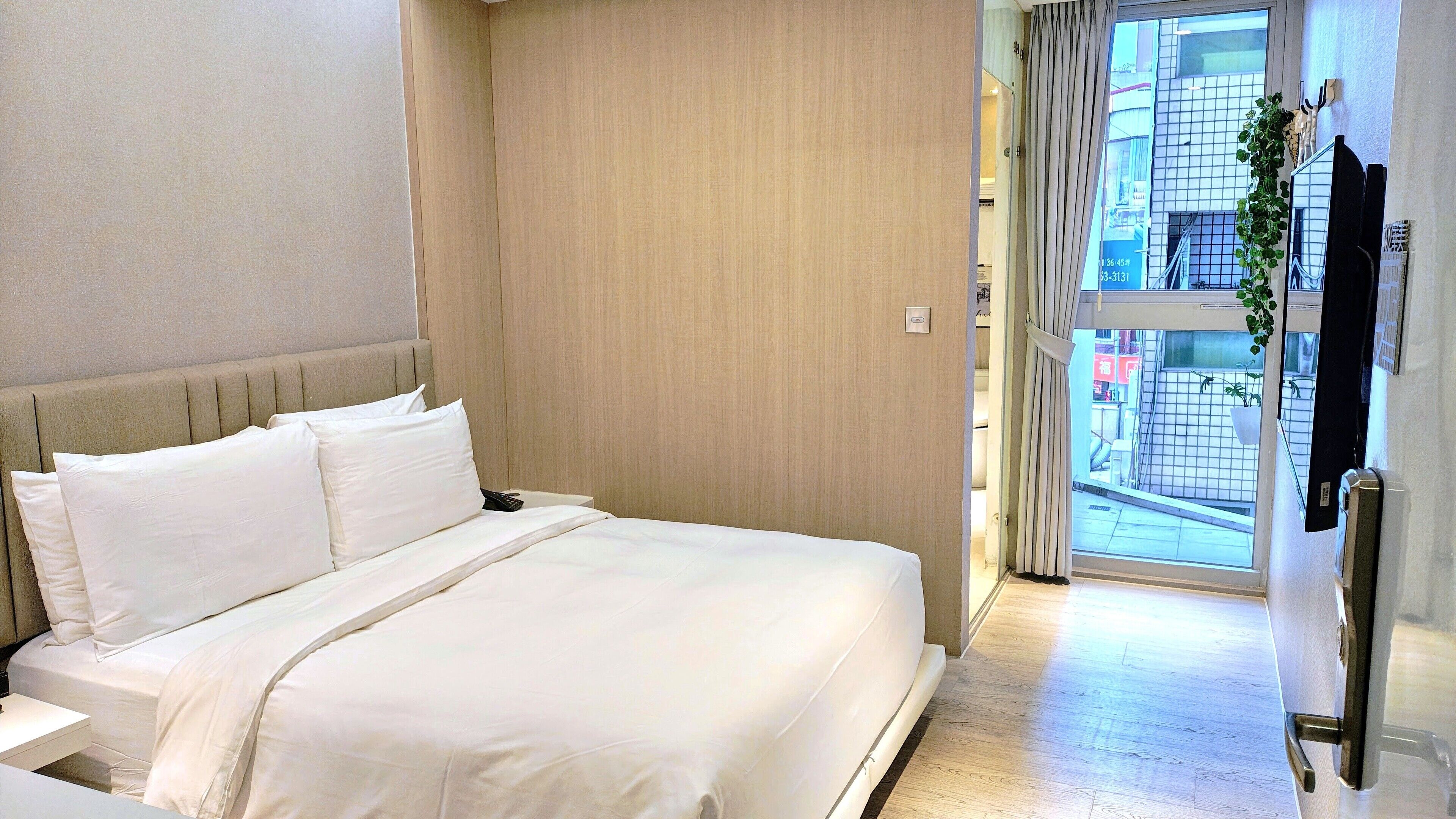 經濟雙人房 | 高級寢具、羽絨被、書桌、隔音