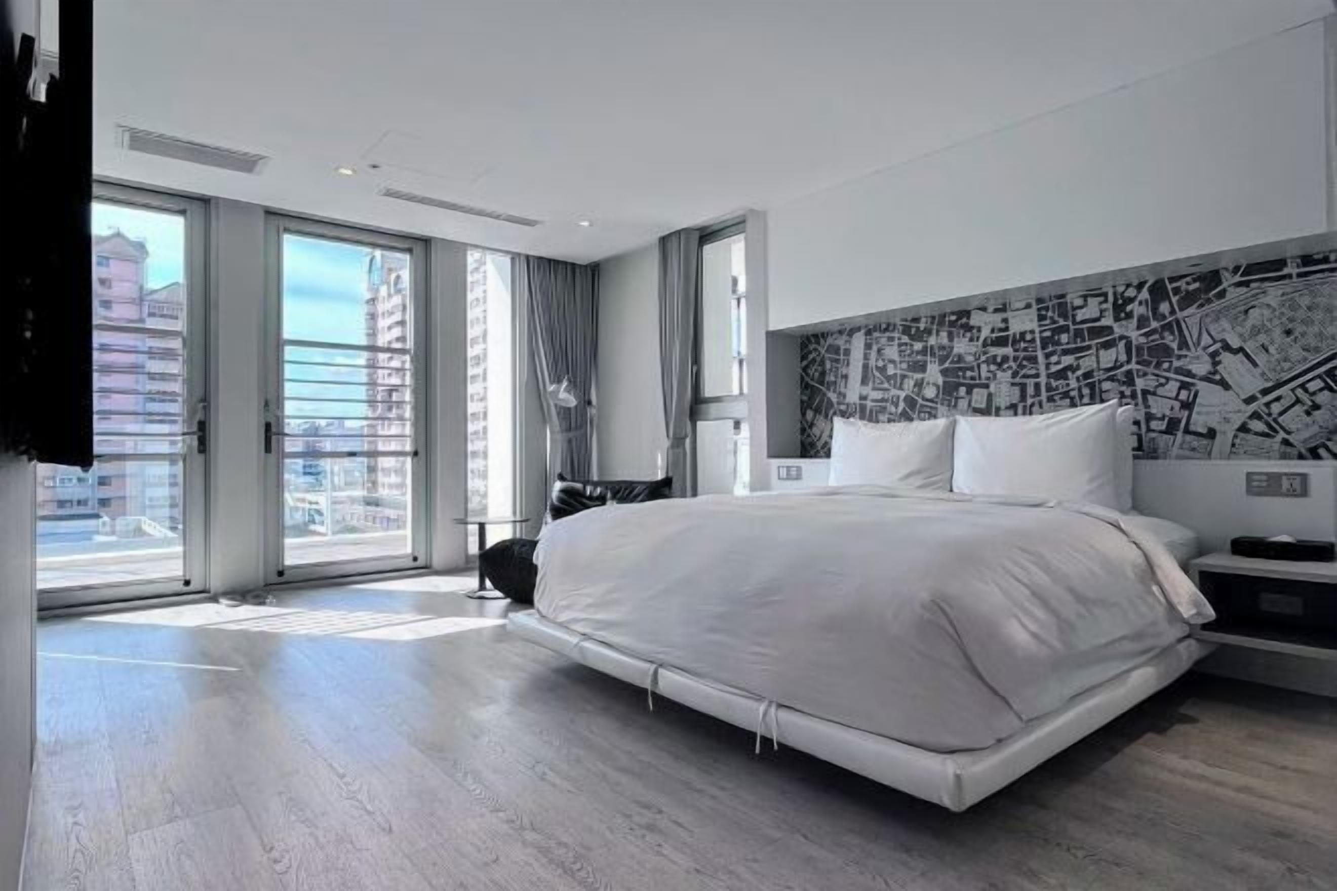 Sängtillbehör av högsta kvalitet, duntäcken, skrivbord och ljudisolering