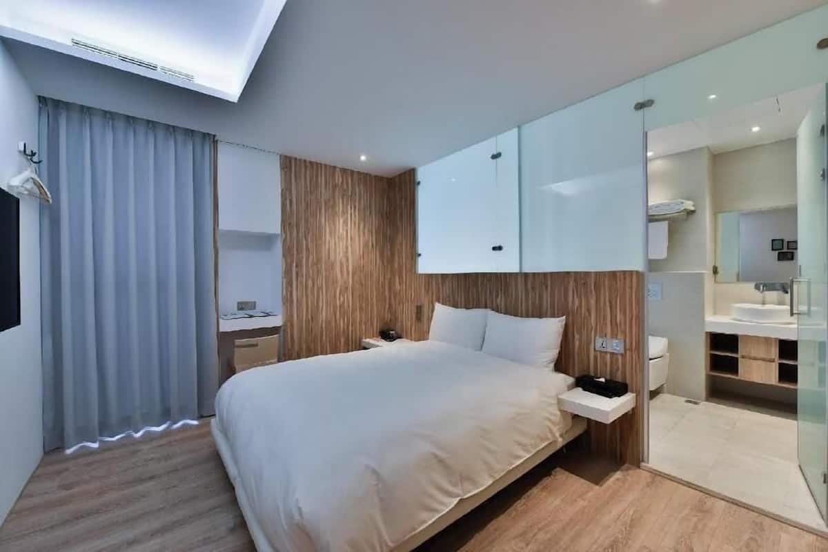 Premium bedding, down comforters, desk, soundproofing