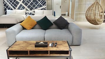 Habitación cuádruple familiar | Ropa de cama de alta calidad, edredón, escritorio y insonorización