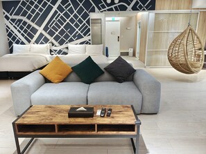 享樂四人房 | 高級寢具、羽絨被、書桌、隔音