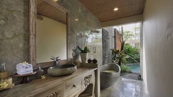 One-Bedroom Pool Villa with Daily Afternoon Tea | Bathroom | Free toiletries, hair dryer, bathrobes, slippers