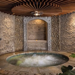Couples treatment room(s), sauna, hot tub, steam room, body treatments