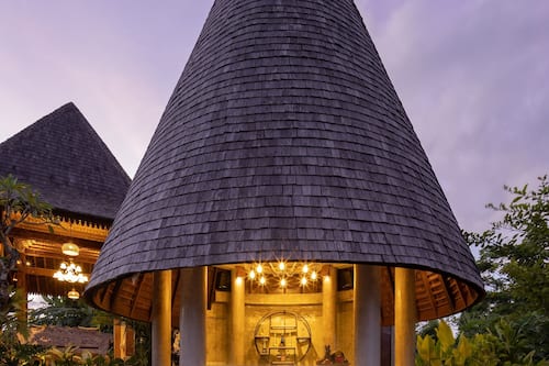 Poolside bar