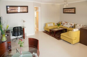 TV - Nomads Court Lodge (Lusaka)