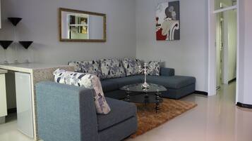 Deluxe-Apartment, 2 Schlafzimmer (Suite) | Wohnzimmer | Fernseher