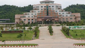 A large, multi-story hotel with a central tower and a sign reading "OATTARA THIRI HOTEL". - Oattara Thiri Hotel (Oattara Thiri Township)