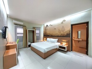 Superior Room | Desk, free WiFi - Shinta Guest House (Malang)