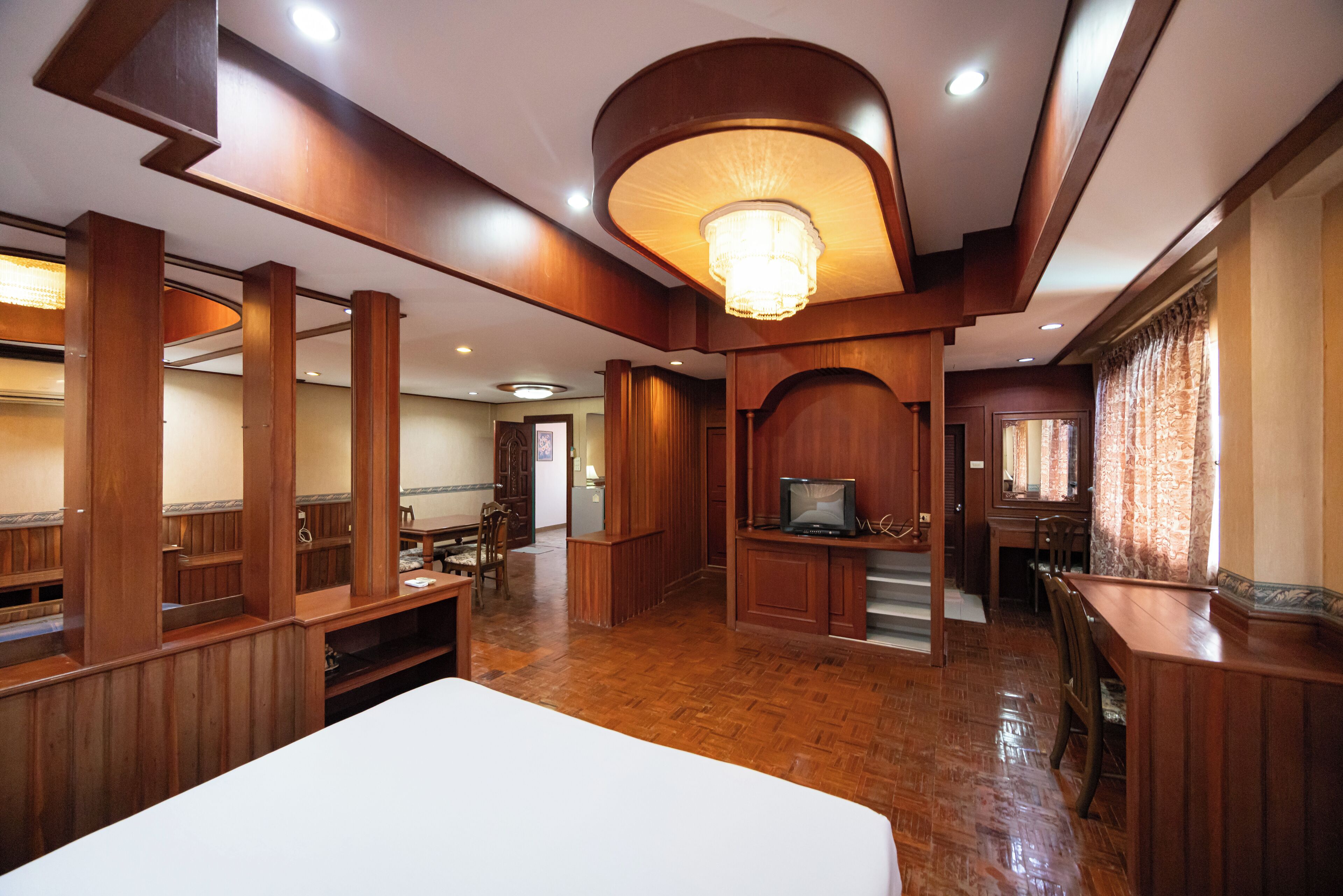 特色套房 | 書桌、筆電工作空間、遮光布/窗簾