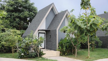 Family Cabin | Desk, laptop workspace, blackout drapes