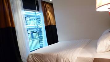 King | Desk, iron/ironing board, free WiFi