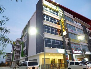 Front of property - 9 Square Hotel - Bangi (Bandar Baru Bangi)