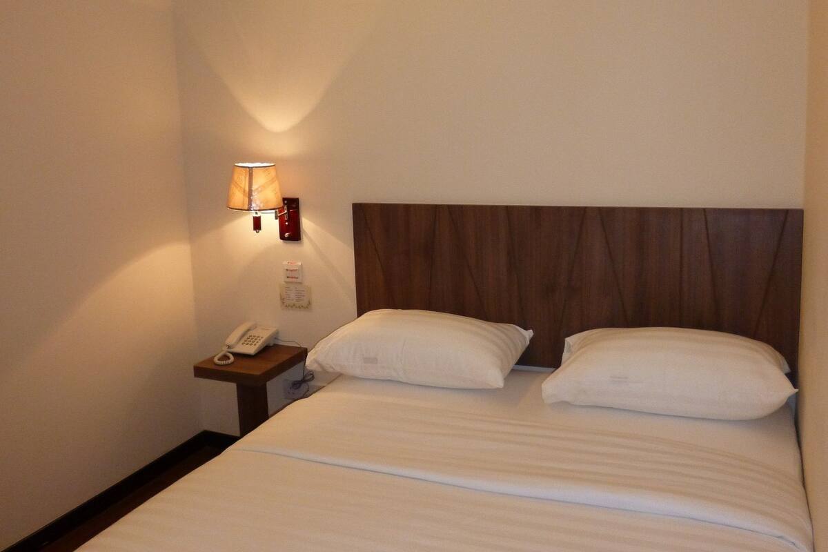客房, 1 張加大雙人床 | 書桌、熨斗/熨衣板、免費無線上網