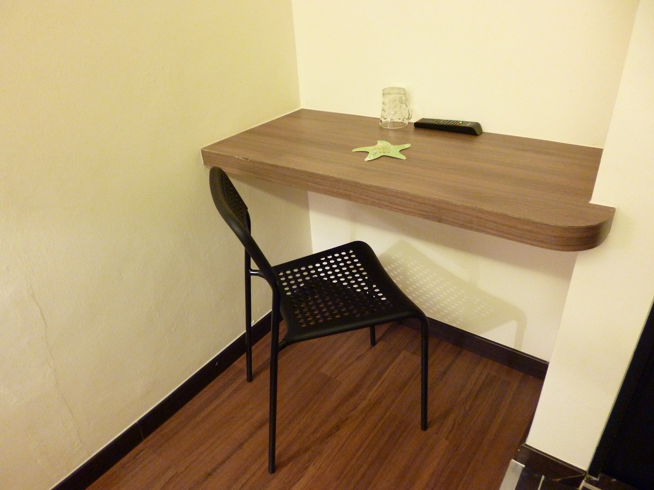 single | room amenity