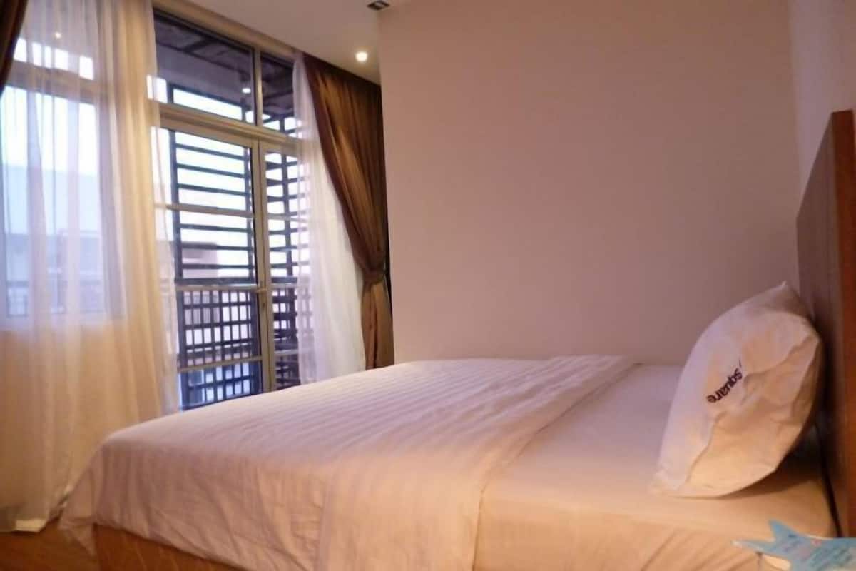 Desk, iron/ironing board, free WiFi