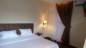 Rom, 1 queensize-seng (Window) | Skrivebord, strykejern/-brett og wi-fi (inkludert)